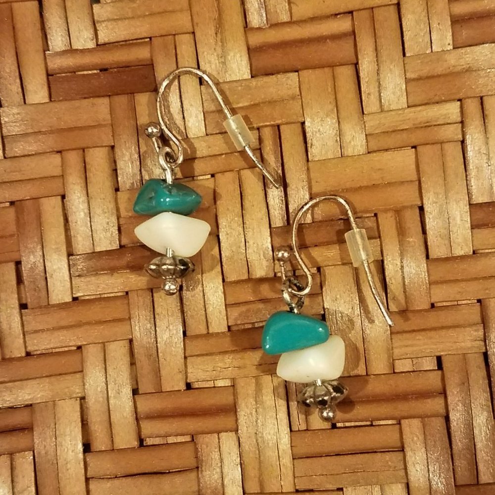 Avon Green Pendant Statement Necklace and Earring Set - Picture 3 of 4